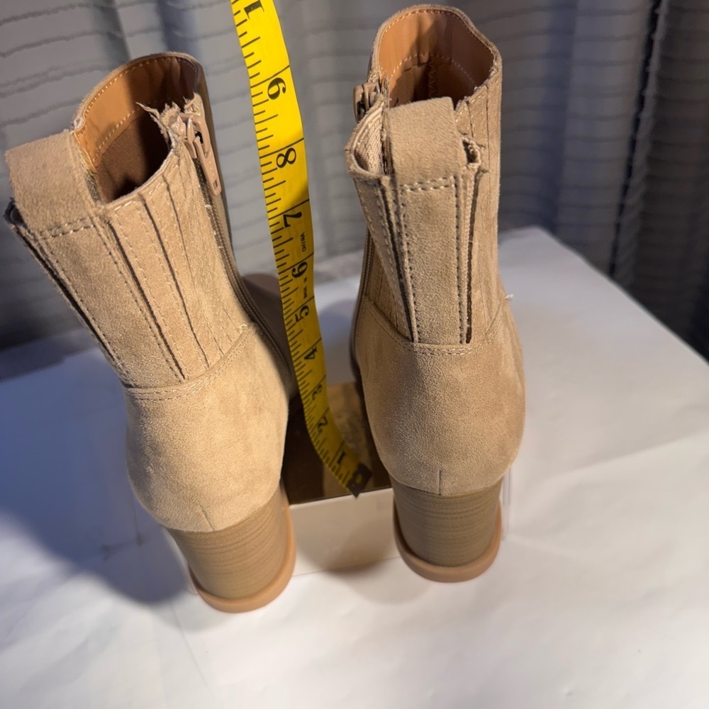 New Universal Thread Tan Suede Wedge Ankle Boots – Women’s Size 9 - Picture 3 of 9